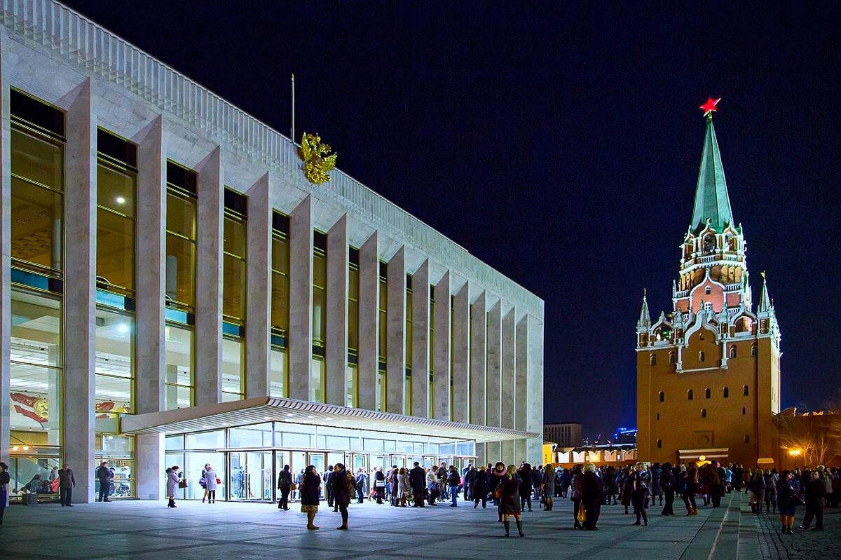 Стеклянный гигант в сердце Кремля
